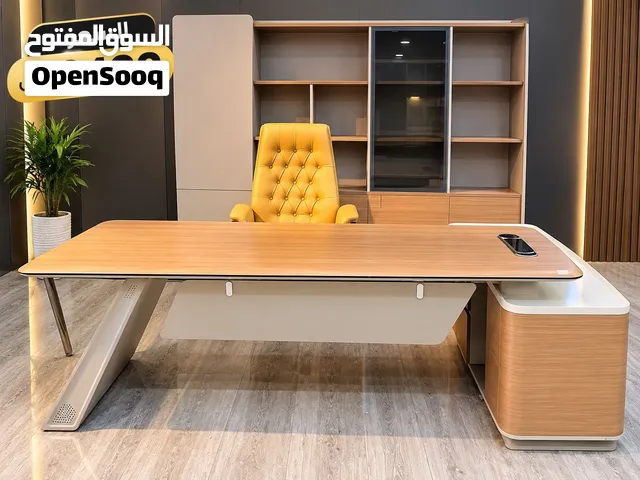 أثاث مكتبي مودرن، طاولات وكراسي فخمة مع التوصيل والتركيب لجميع أنحاء المملكة.