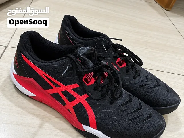 سلام عليكم للبيع جوتي ASICS (أسيكس) شركه معروفه حق المشي و حق الكوره حط سعرك عجبني شيل