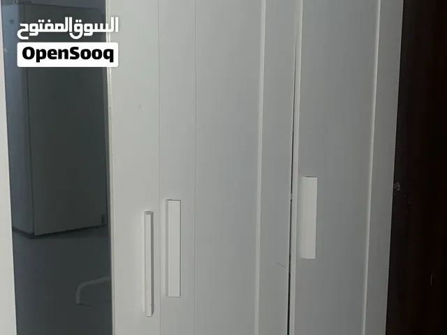 دولاب IKEA بريموس ذو 3 أبواب يشمل باب بمرآة جانبي