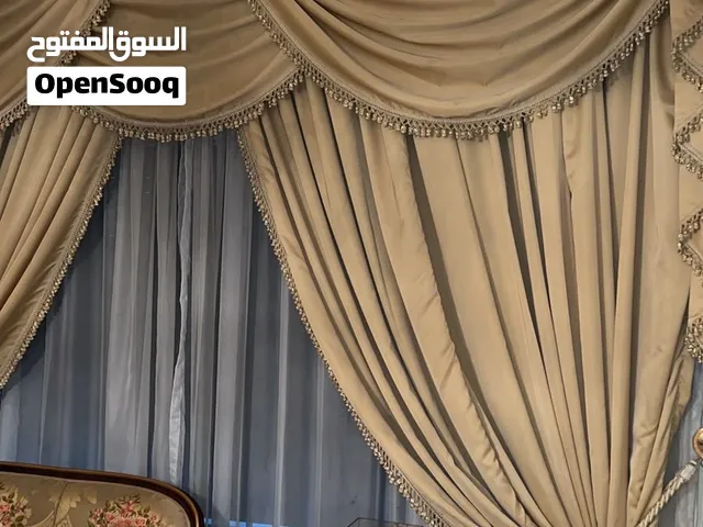برادي/ ستائر مبطن بحالة ممتازة جدا استعمال خفيف جودة عالية لون فخم