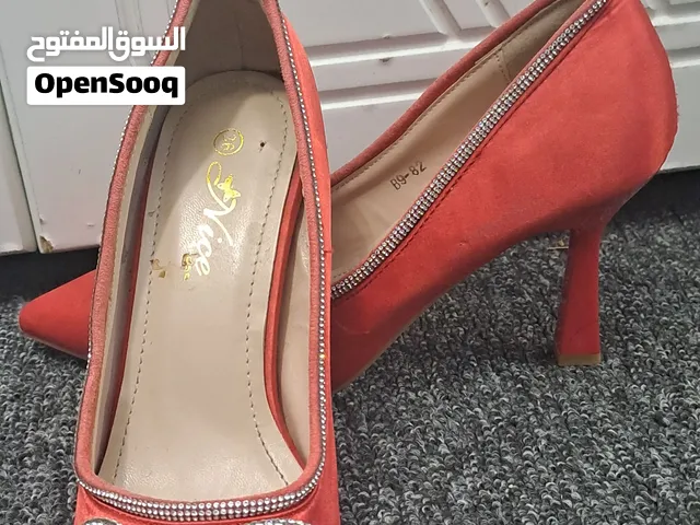 كعب أحمر طبي مريح ، نمرة 36 , لبسة واحدة فقط