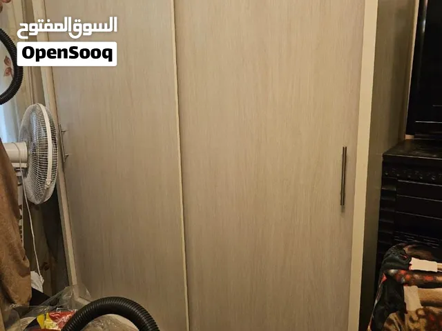 خزانة بحالة جيدة لامينيت