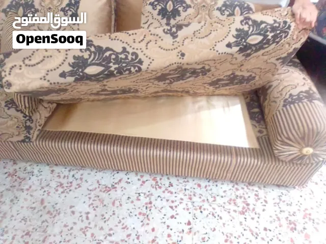 صالون مخدوم خدمة لاكسر ولا تمزيق مع طاولات عدد 3 1400 حوض حوت كامل معداتة 800