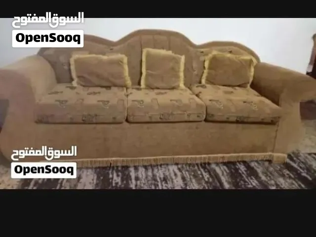 السلام عليكم ورحمه الله وبركاته عندي طقم كنب للبيع 40 دينار