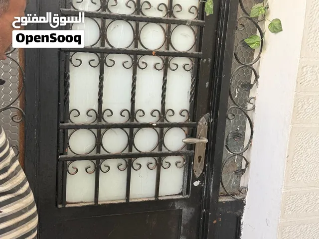 بابين  حديد مستخدمة بحالة الوكالة