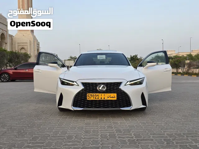 خليجي لكزس IS 300 بدون حوادث نهائيا سيرفس وكاله الى الآن المالك الأول قمه بالنظافة مفتاحين الوكاله