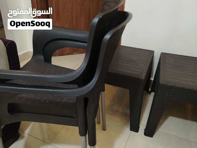 كراسي مع طاولات