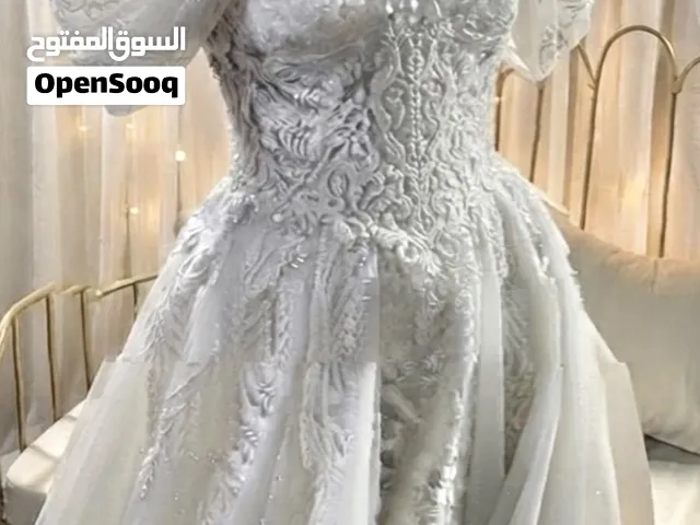 للبيع او للاجار فستان زفاف