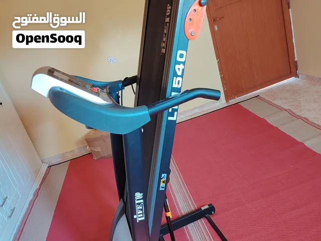مكينة مشي جديدة لم تستخدم كثيراً