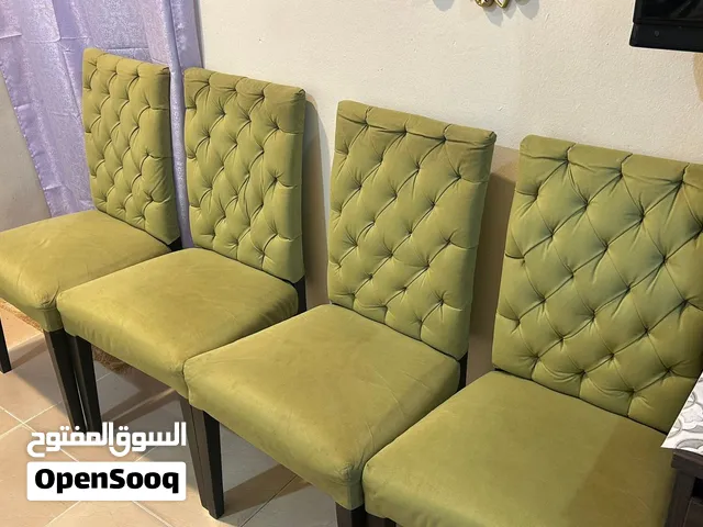 4 كراسي وطاوله صغيره