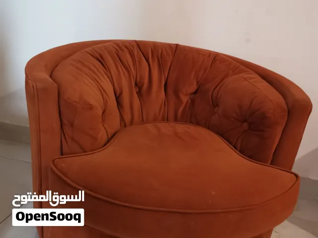 كنبتين برتقاليات للبيع