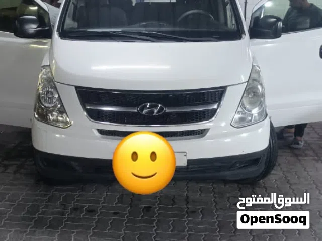 هيونداي H1 للبيع موديل 2015 اللون البيض 9 ركاب