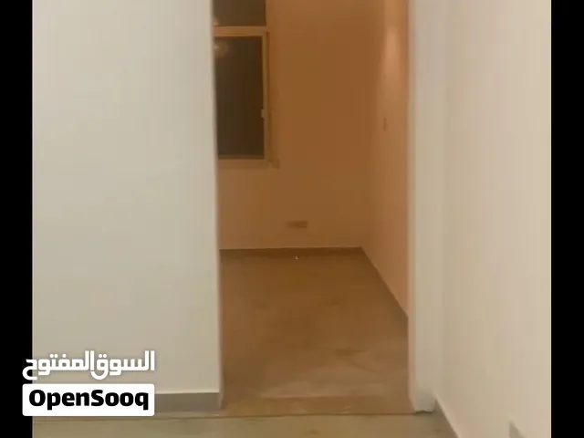 غرفة و صالة للإيجار من المالك مب في مدينة شخبوط  سعر 2900 شهري. مقابل مدرسة فرجينيا