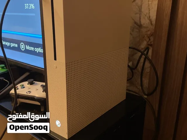 اكس بوكس للبيع مستعمل شهرين نظيف شغال مع يدتين