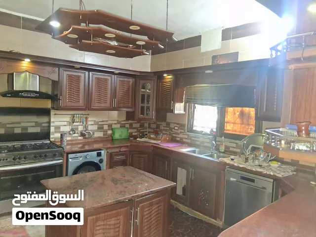 للبيع بيت مميز جدًا في جرش الجبل الأخضر الجديد – حي الفلل فرصة استثمارية ممتازة وبسعر مغري جدًا!