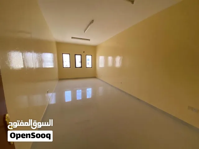 فيلا في الجيمي 95 الف عقد موثق 6 غرف ومجلس وصالة وصالة طعام وغ عامل وستور