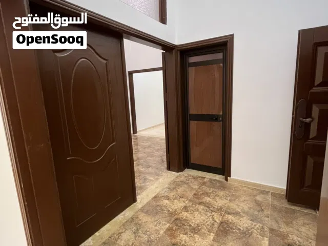 300 m2 More than 6 bedrooms Villa for Rent in Benghazi Al-Rahba