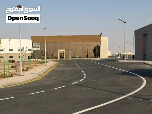 Road and parking markings, thermoplastic thermal paint and cold paint