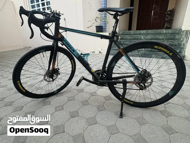 دراجة هوائية رود (Road Bike) بحالة ممتازة - Trinx Tempo 1.1 ممتاز للمسافات المتوسطة والطويلة