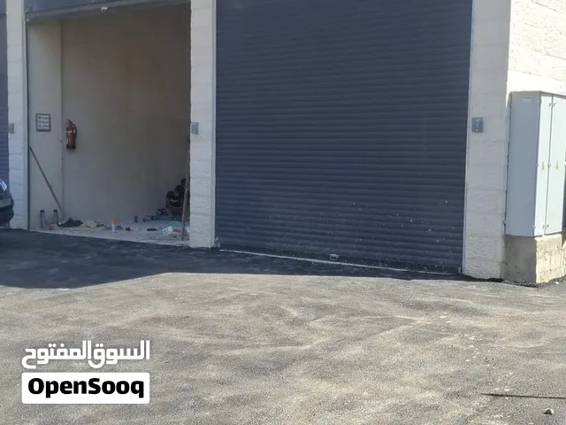 مخازن عدد 2 مساحه 200 متر الارتفاع