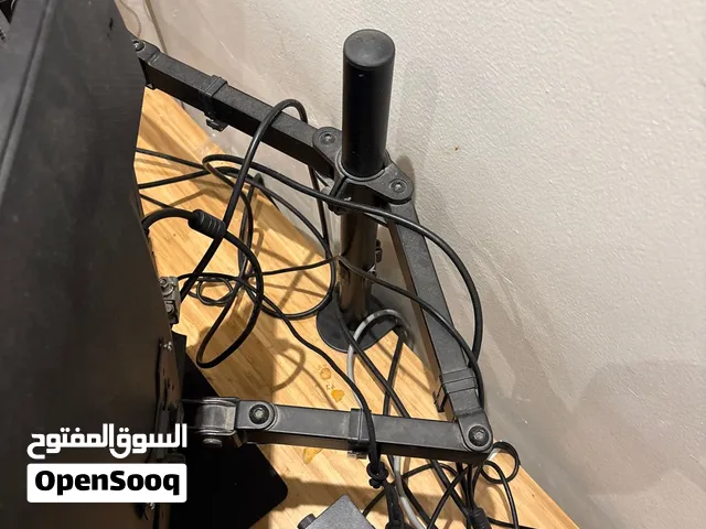 للبيع بيسي نضيف و شاشتين و مسند شاشه
