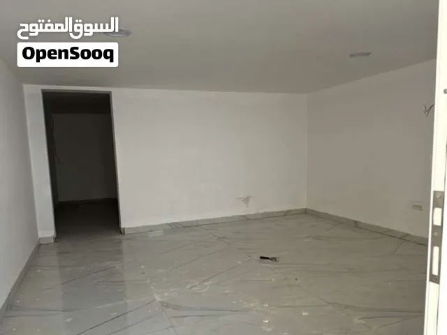 يوجد استيديو اول ساكن في الظاهر 5