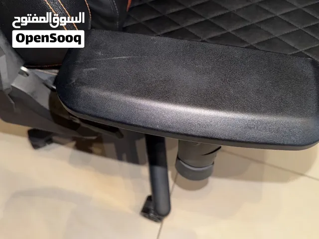 كرسي قيمنق نظيف للبيع ب200 وقابل عندي توصيل على حسب المكان