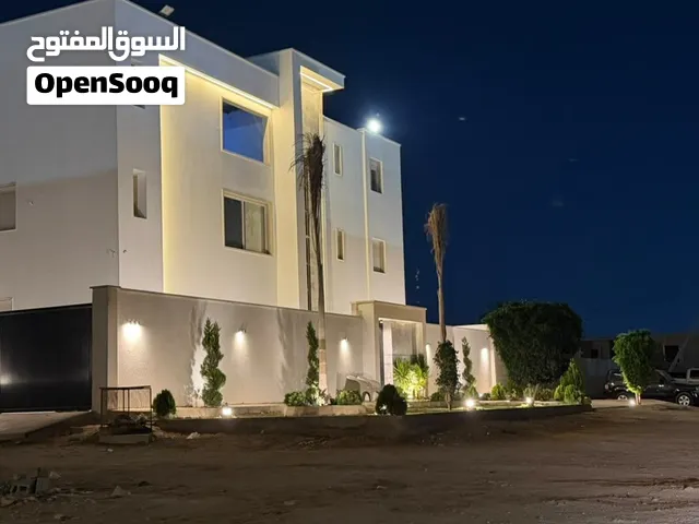 فيلا في حي لبنان تشطيب سوبر ثاني قطعه عالطريق على شارعين