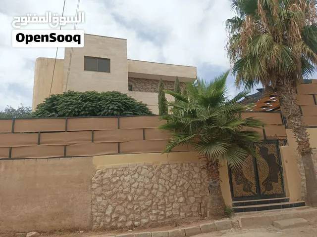 بيت مستقل 3طوابق منطقه حسبان