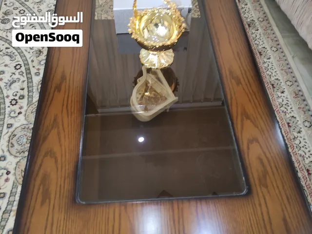 طقم كنب خشب زان تفصيل محلي لون مميز بحالة ممتازة