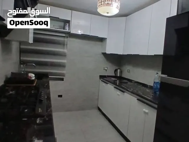 مطبخ خشب هاي جلوس حرف u بحال الوكالة مع رخام ومجلى