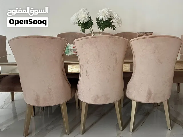 طاولة سفرة مع كراسي من هوم سنتر – حالة جيدة جدً