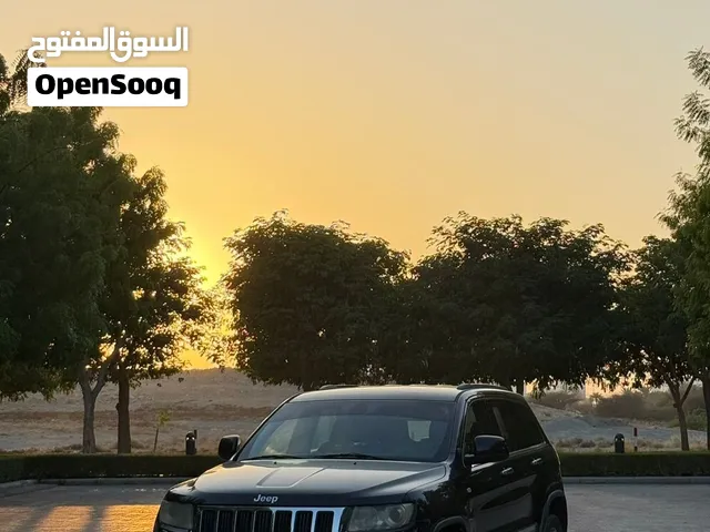 2012 Jeep Grand Cherokee Limited SUV GCC Specs with Leather Seats and Modern Features