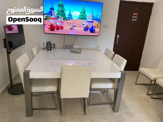طاولة سفرة مربعة ل8 اشخاص