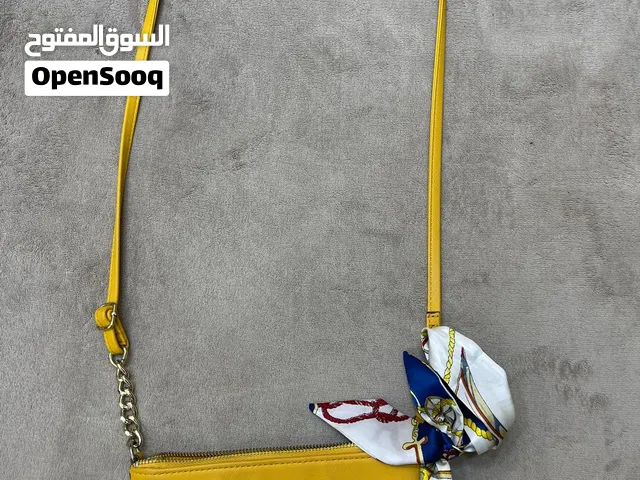 شنطه ALDO صفراء للبيع حجم صغير