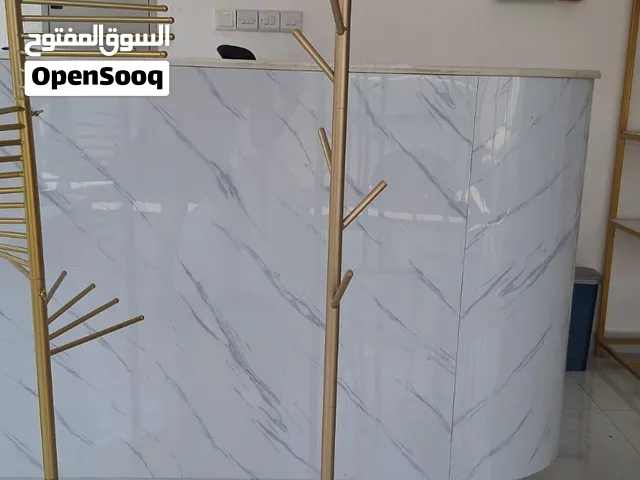 عدد 2 ستاند تعليق ذهبي Number of 2 Gold Comment (Stand)