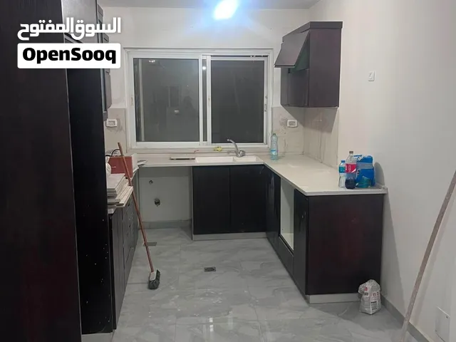 الشقة قريبة على الخدمات وعلى وسط البلد للاجار الشهري