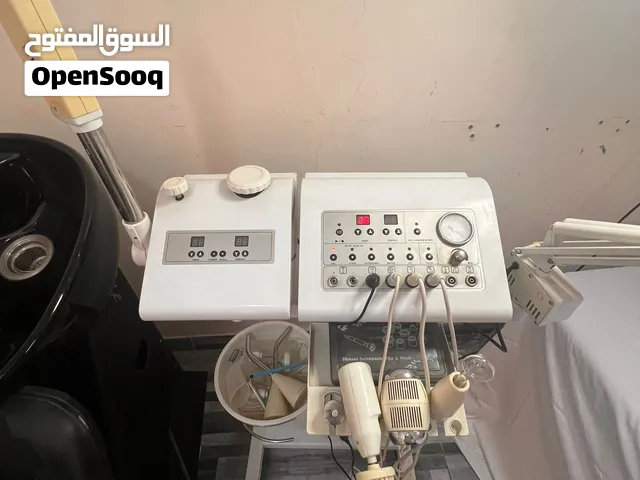 للبيع مجموعة معدات صالون بحالة جيدة جداً ومناسبة لصالون تجميل قابل للتفاوض