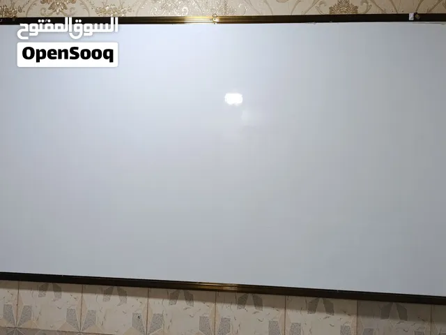 سبوره حجم كبير وتستعمل من الجهتين مستعمله