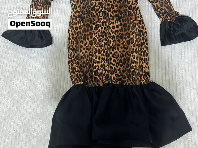 فستان تايكر راقي للبيع – كأنه جديد تماماً!