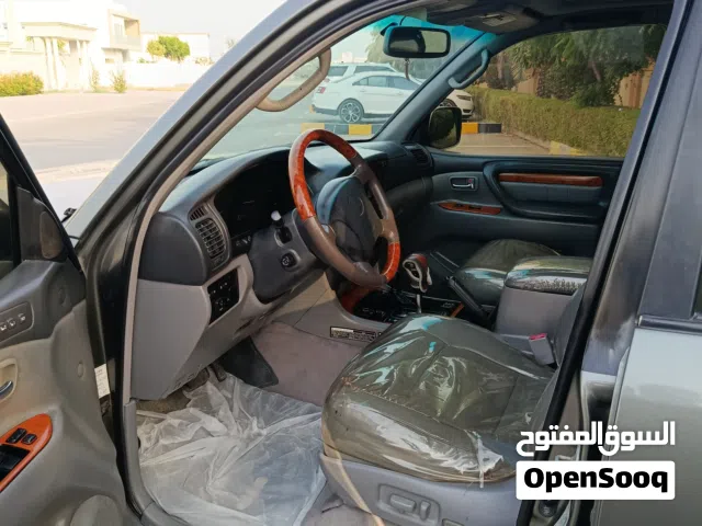 لكزس LX 470 موديل 1998 مستعملة بحالة جيدة مع مواصفات أمريكية وميزات متكاملة