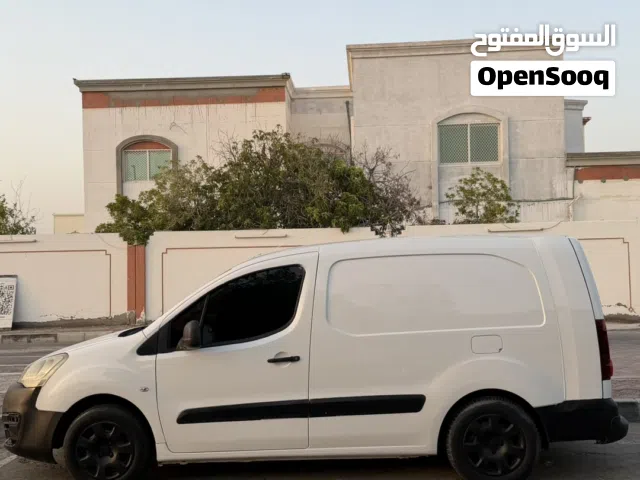 فان غسيل سيارات متحركة