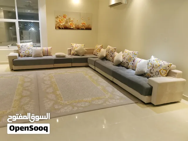 طقم جلوس يتسع ل 10 أشخاص نظيف جدا