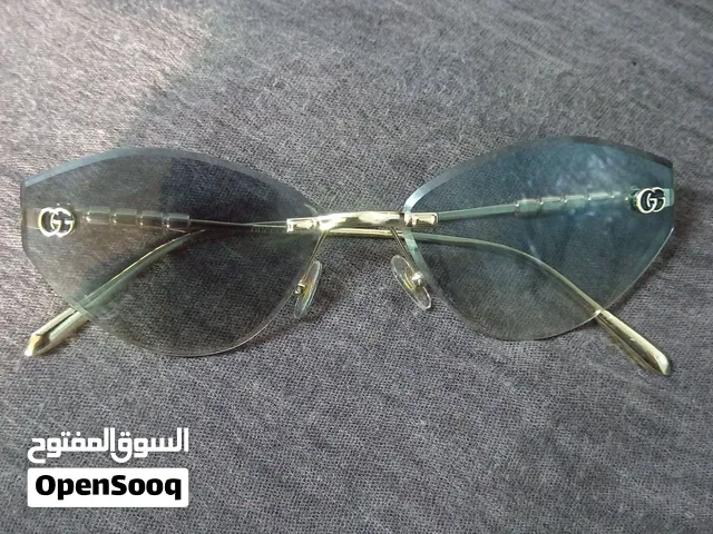 نظارة قوتشي ستاتي منظر جميل مريحه جدا مو كبيره ولا صغيره حجمها يناسب جميع أشكال الوجه العدسات ممتازه
