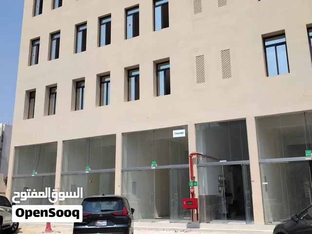 من المالك مباشر محلات للايجار في المنتزه مقابل الميره مبني جديد موقع تجارى متميز مساحه 100