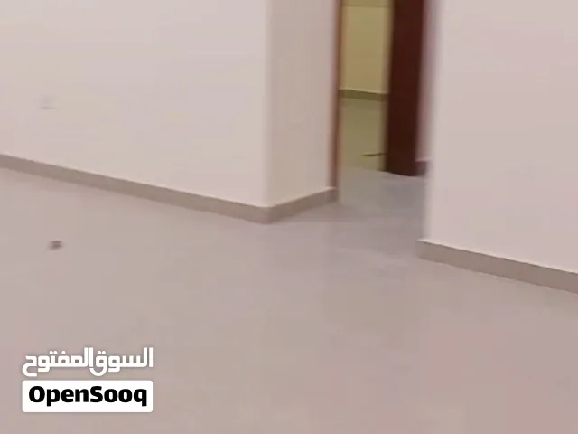 شقة ارضي ببني ياس 4 غرف وصالة  85 الف دفعتين