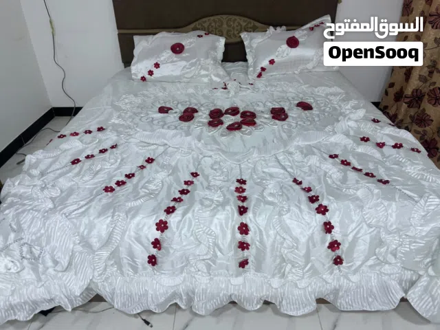 فرشه عرس جديده بس مفروشه مره وحده الله شاهد محد جالس عليهه