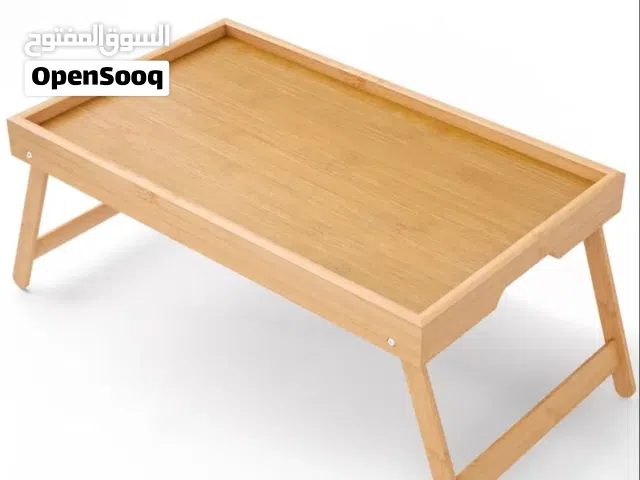 طاولة خشبية