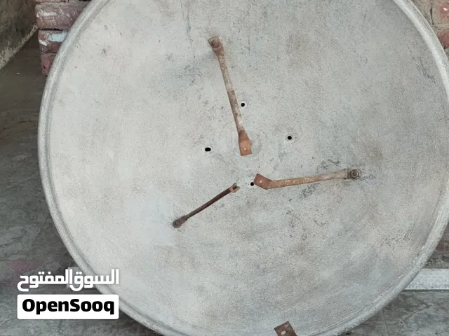 طبق دش 130 سم الطبق فقط مع المدرعات والبولر دائرى وليس بيضاوى يمكن أن يكون متحرك بدون حامل
