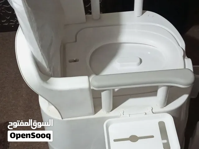 للبيع كرسي حمام (كرسي مرحاض) جديد بالكرتون لكبار السن من الفايبر جلاس يتحمل اوزان كبيره بسعر مغري جد